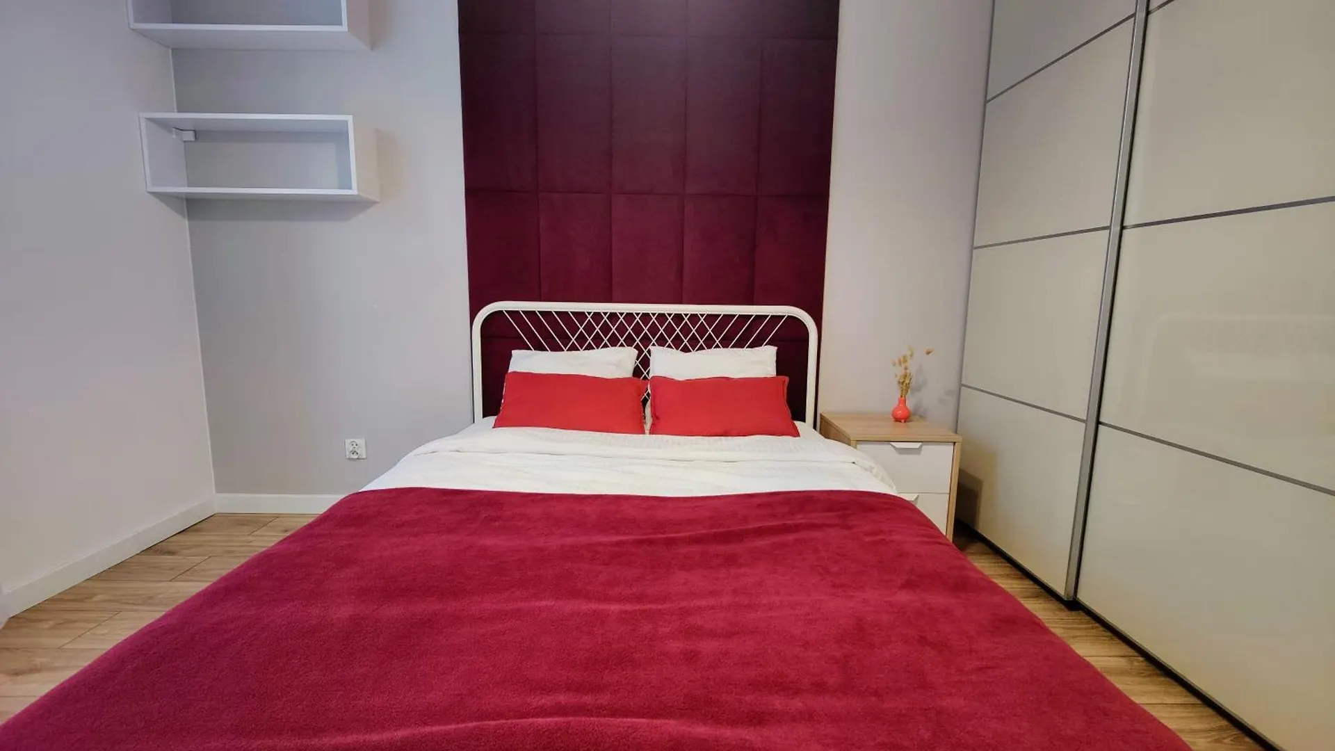 Comfortable Apart, Old Town, Free Parking, Fast Wi-Fi, Lift, Ac, Self Check-In 24H, Stare Miasto, Winda, Nowy Budynek, Garaz 0 Zl, Klimatyzacja Wrocław 0*,  Polen