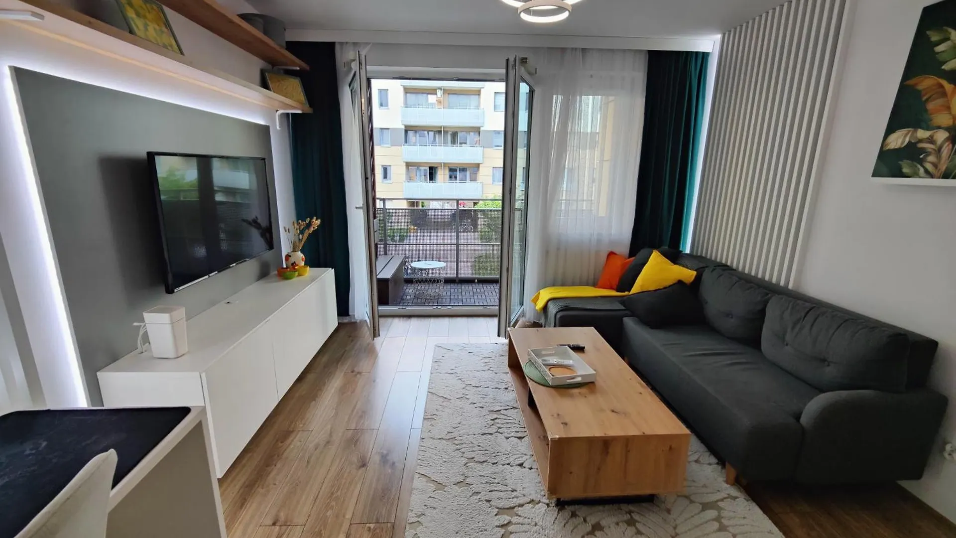 Comfortable Apart, Old Town, Free Parking, Fast Wi-Fi, Lift, Ac, Self Check-In 24H, Stare Miasto, Winda, Nowy Budynek, Garaz 0 Zl, Klimatyzacja Wrocław 0*,  Polen